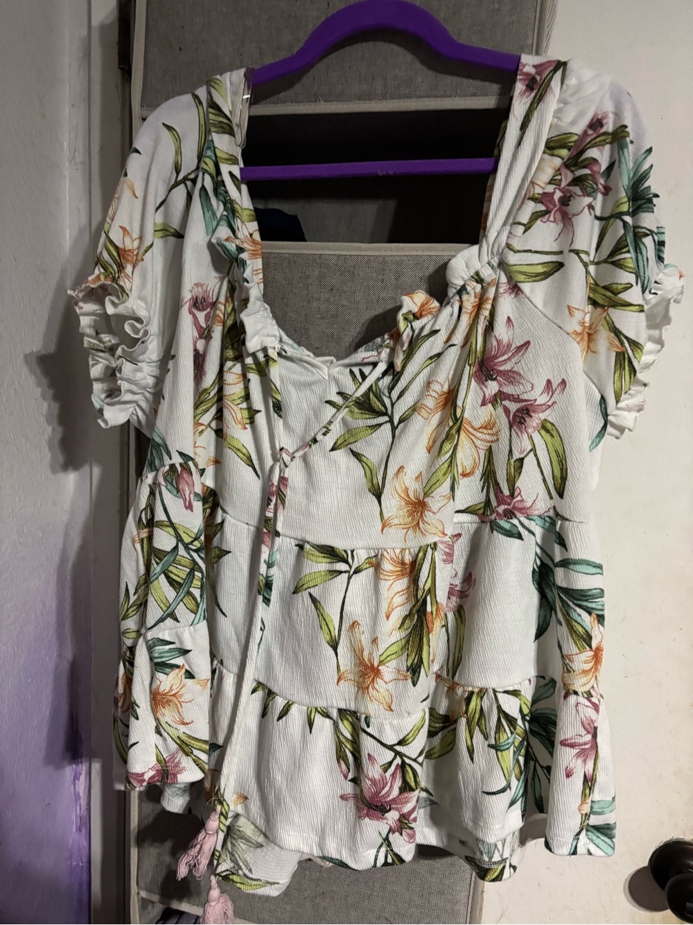 Liz Wear Floral Ruffle Blouse in White & Green Size 2X Like New
